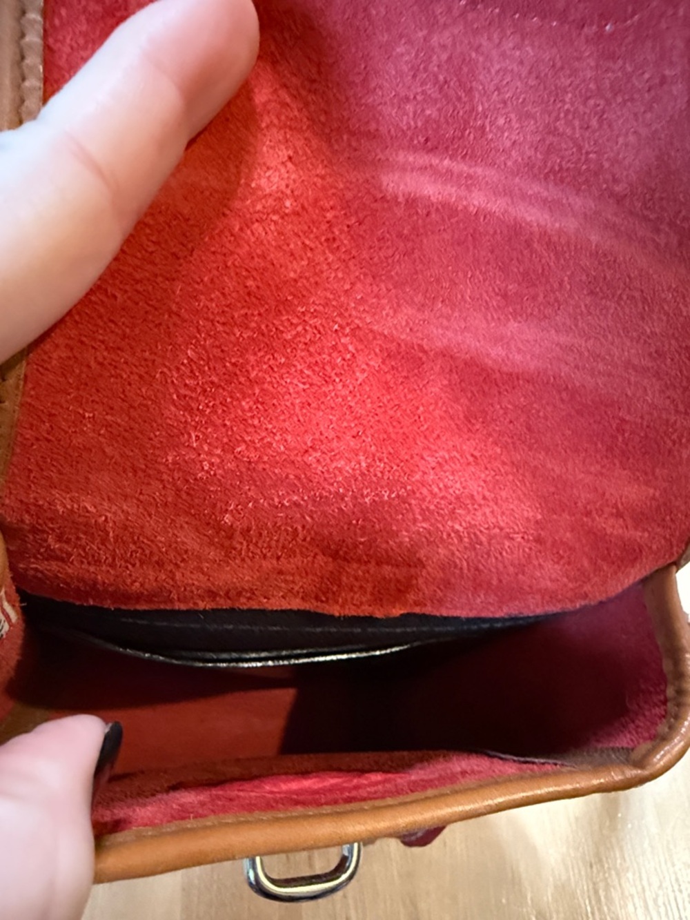 Vintage Dooney & Bourke Red Pebbled Leather Crossbody with Tan Trim - Picture 5 of 9